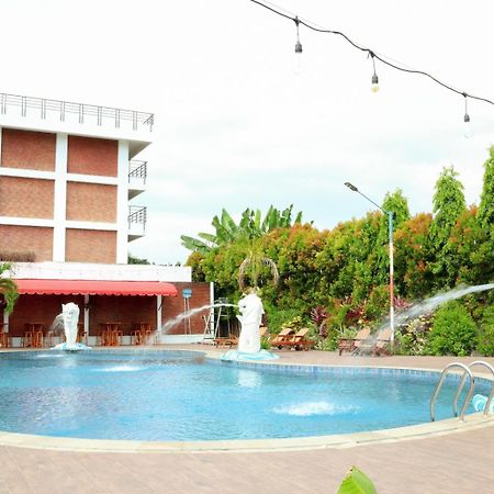 Thong'S Inn Hotel Kualanamu Medan Ngoại thất bức ảnh