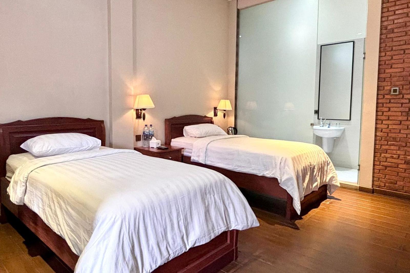 Thong'S Inn Hotel Kualanamu Medan Ngoại thất bức ảnh